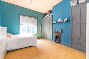 Bed- click for photo gallery